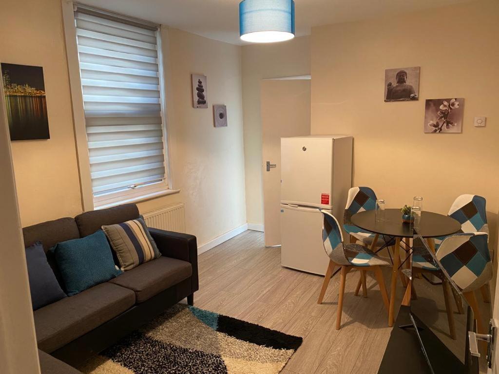 Excellent And Amazing Apartment With Private Parking Gillingham  Dış mekan fotoğraf
