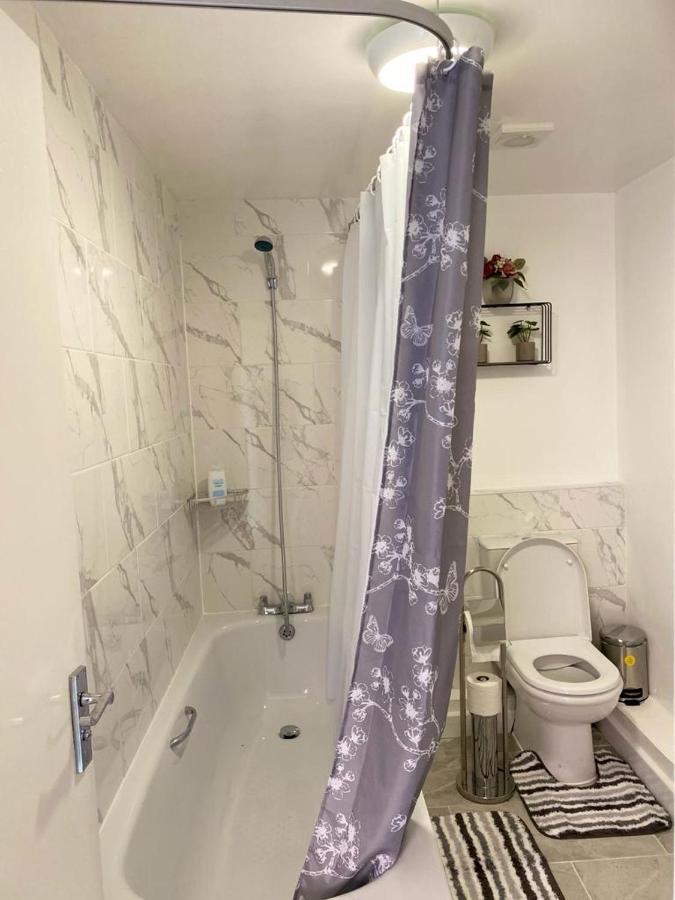 Excellent And Amazing Apartment With Private Parking Gillingham  Dış mekan fotoğraf