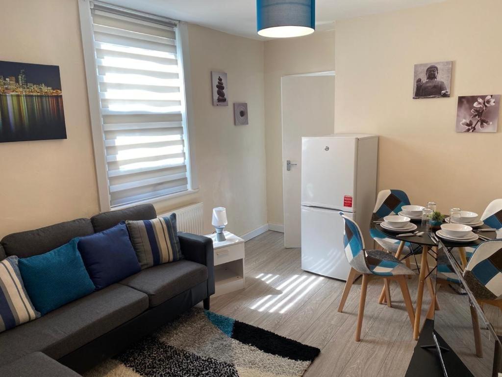 Excellent And Amazing Apartment With Private Parking Gillingham  Dış mekan fotoğraf